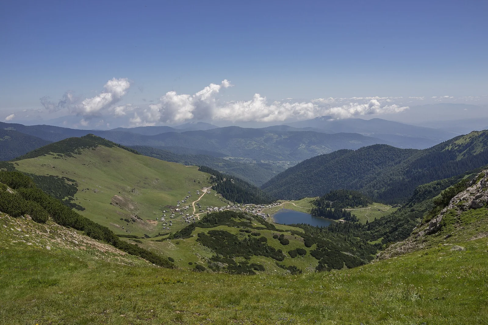 Prokoško jezero i planinski krajolik Vranice